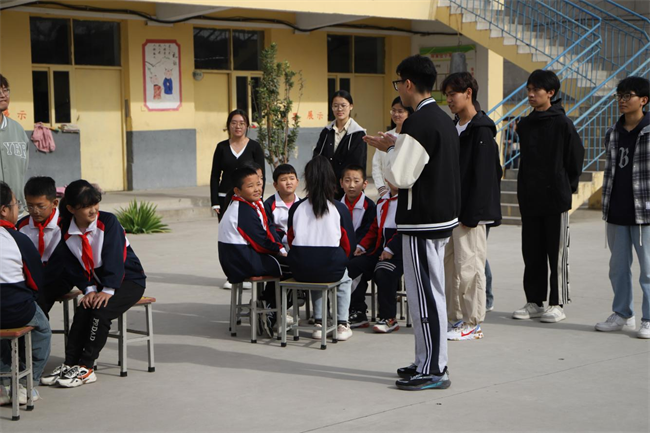 勇担时代使命 传递教育力量——必赢教育学院师生走进郑家庄小学开展教学实践活动