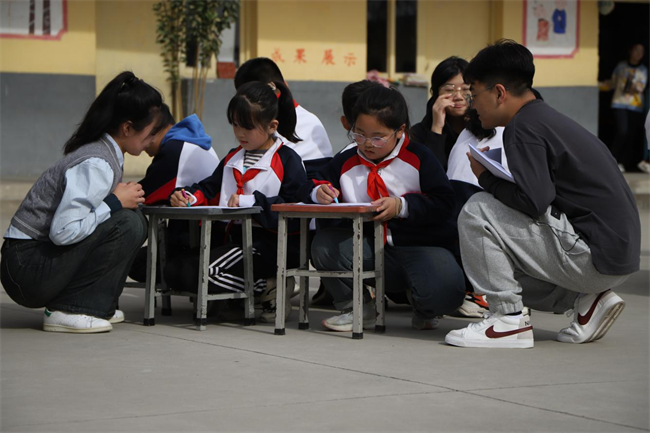 勇担时代使命 传递教育力量——必赢教育学院师生走进郑家庄小学开展教学实践活动