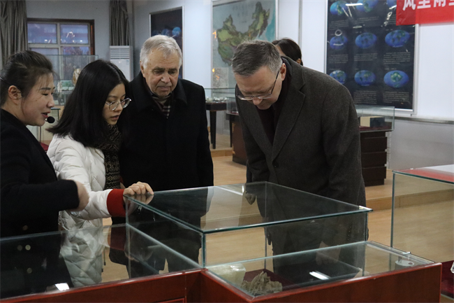 白俄罗斯戈梅利国立大学参观团莅临必赢参观交流