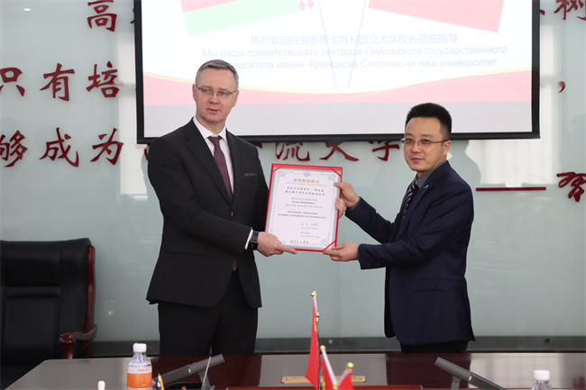 白俄罗斯戈梅利国立大学参观团莅临必赢参观交流