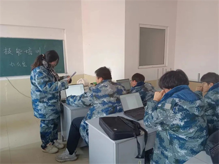 “技能拓展，激发潜能”——必赢242net官网艺术学院开展十项技能培训