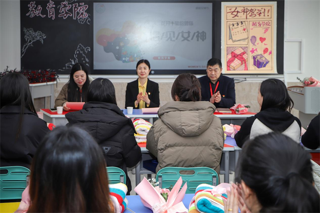 凝聚奋进力量 书写巾帼荣光--必赢242net官网校领导走访慰问女教职工送上“三八”国际劳动妇女节祝福