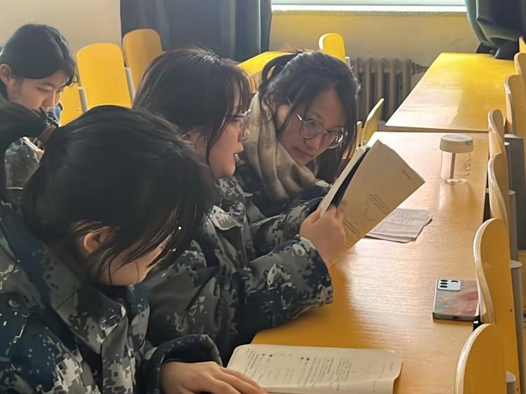 雷锋精神共传承,志愿服务学雷锋