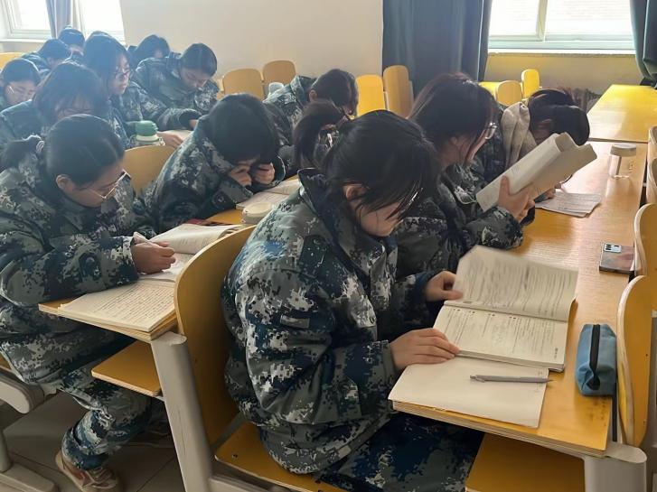 雷锋精神共传承,志愿服务学雷锋