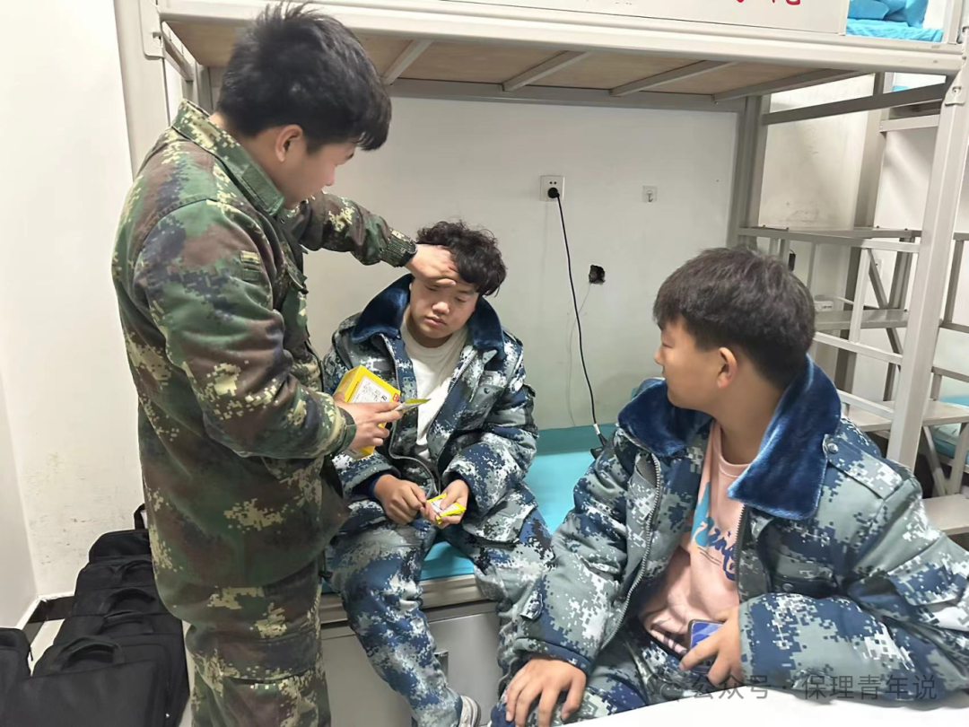 雷锋精神共传承,志愿服务学雷锋