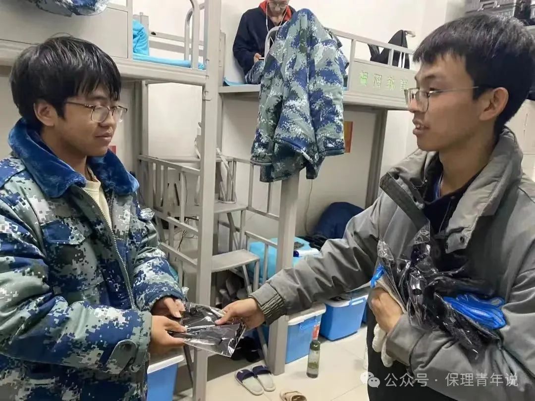 雷锋精神共传承,志愿服务学雷锋