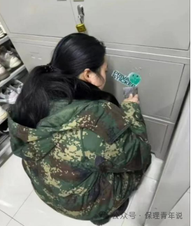 雷锋精神共传承,志愿服务学雷锋