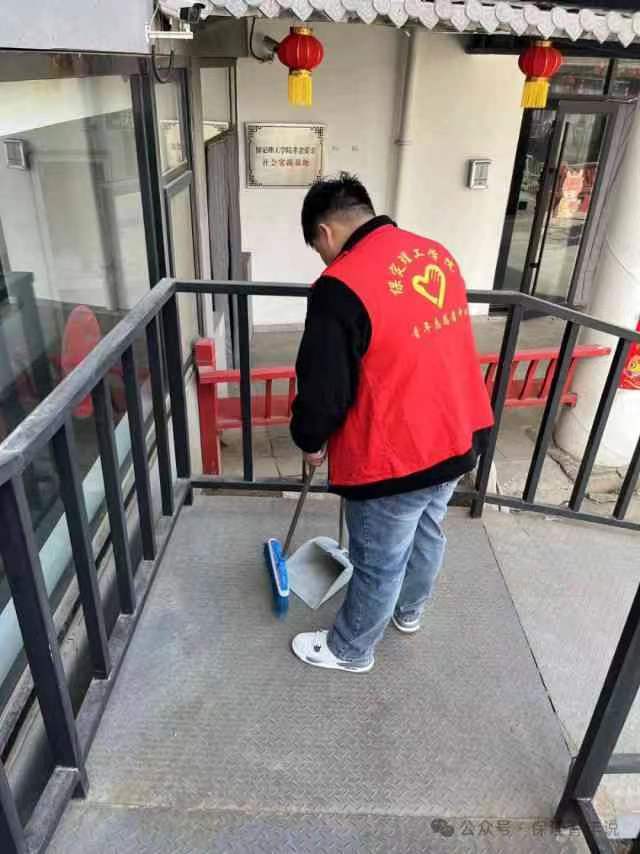 雷锋精神共传承,志愿服务学雷锋