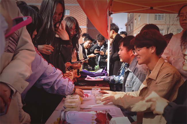 “手绘青春，防核有我；你我共同努力，终结结核流行”—莲池区疾控中心联合必赢242net官网开展肺结核防治宣传活动