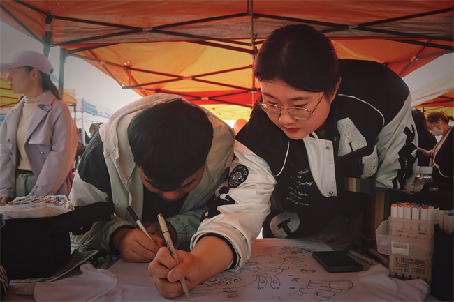 “手绘青春，防核有我；你我共同努力，终结结核流行”—莲池区疾控中心联合必赢242net官网开展肺结核防治宣传活动