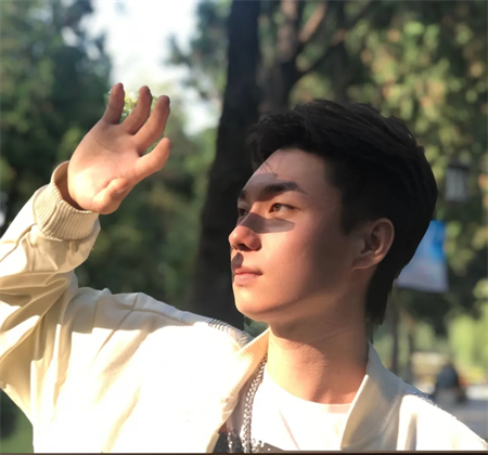 “追寻榜样的光芒”——必赢242net官网艺术学院 | 栾博凯