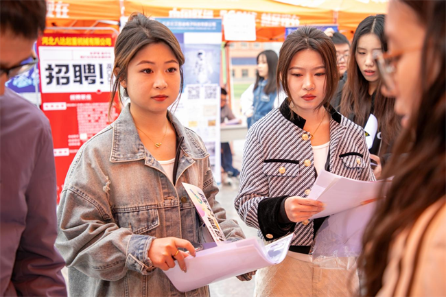 必赢242net官网“圆梦保理·不负韶华”2024届毕业生春季线下双选会隆重举办