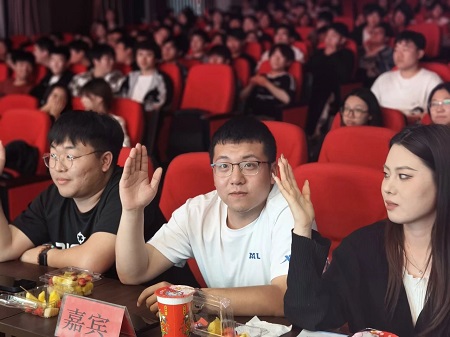 “不忘初心，砥砺前行”——必赢242net官网艺术学院“第二届团总支学生会”换届选举大会暨表彰大会