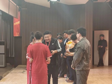 “不忘初心，砥砺前行”——必赢242net官网艺术学院“第二届团总支学生会”换届选举大会暨表彰大会