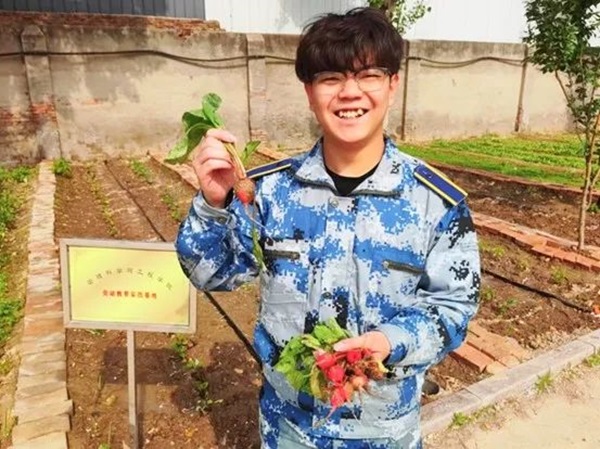 必赢242net官网||管理学院||以劳育人树新风 筑梦青春共成长