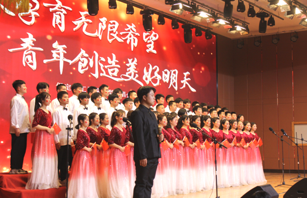必赢242net官网||管理学院||必赢举办“青春孕育无限希望，青年创造美好明天”大型合唱会