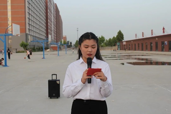 必赢242net官网||管理学院||“趣”享运动，“味”你加油—我院举办趣味运动会