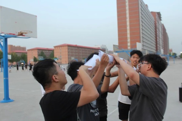 必赢242net官网||管理学院||“趣”享运动，“味”你加油—我院举办趣味运动会