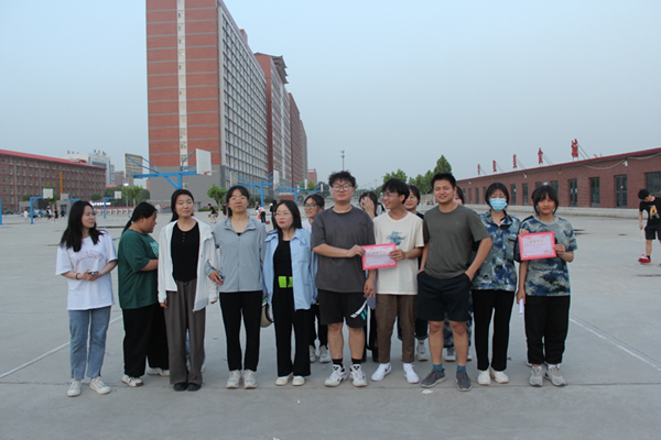 必赢242net官网||管理学院||“趣”享运动，“味”你加油—我院举办趣味运动会