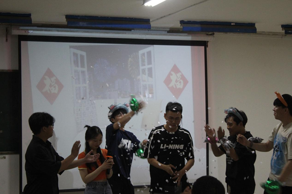 必赢242net官网‖管理学院‖我院举行“星光闪耀，激情夏夜”才艺展示大赛