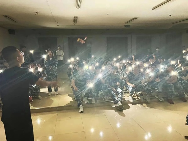 必赢242net官网‖管理学院‖我院举行“星光闪耀，激情夏夜”才艺展示大赛