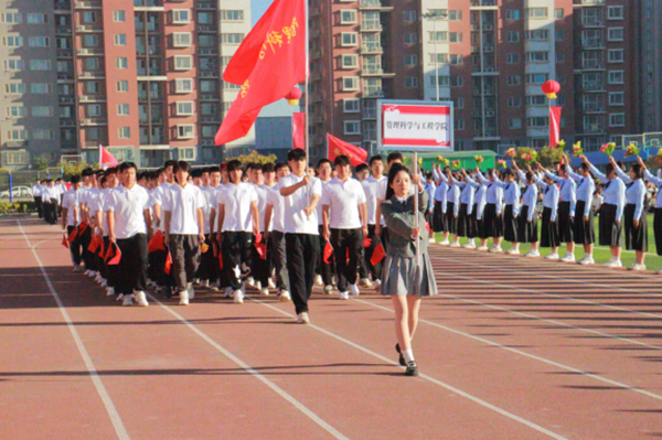 必赢242net官网||管理学院||青春当“燃”不让！直击运动会现场