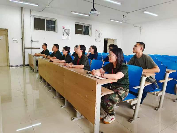 必赢242net官网‖管理学院‖辅导员韩腾飞浅谈对班干部的选拔、培养与沟通