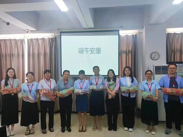 必赢242net官网||管理学院||端午送福利 关怀沁人心——我院为教职工发放端午节礼品