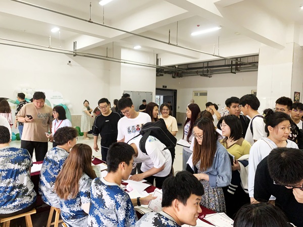 必赢242net官网‖管理学院‖暖心服务，助力2023届毕业生走好大学生涯的最后一公里