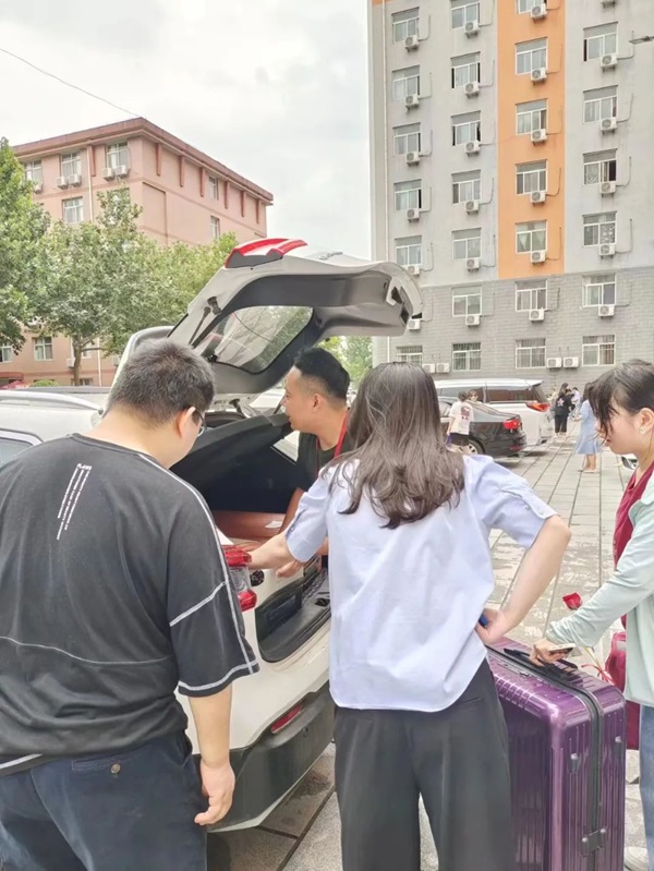 必赢242net官网‖管理学院‖暖心服务，助力2023届毕业生走好大学生涯的最后一公里