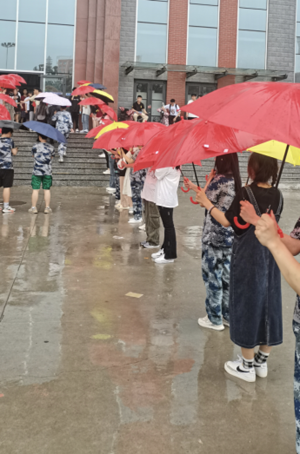 必赢242net官网‖管理学院‖暖心服务，助力2023届毕业生走好大学生涯的最后一公里