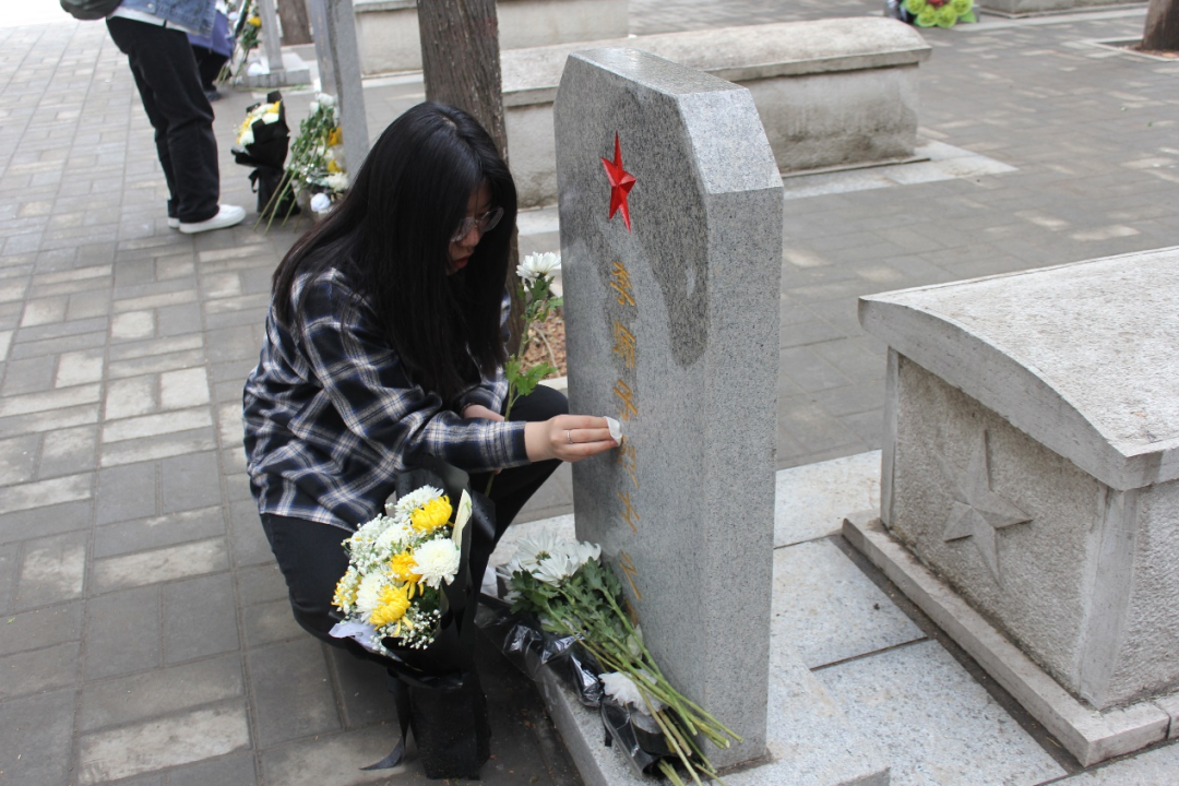 必赢242net官网|管理学院|忆苦思甜祭烈士，风起清明表哀思