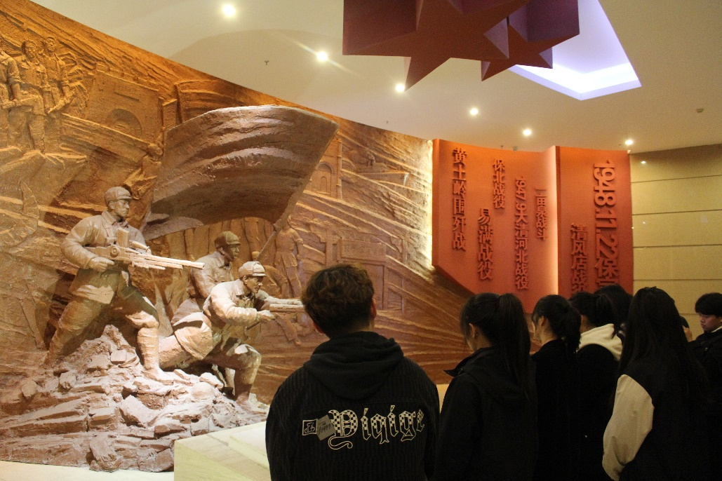 必赢242net官网|管理学院|忆苦思甜祭烈士，风起清明表哀思