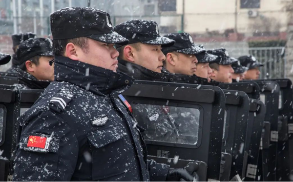 必赢242net官网‖管理学院‖赤胆忠心，让我们向中国人民警察致敬！