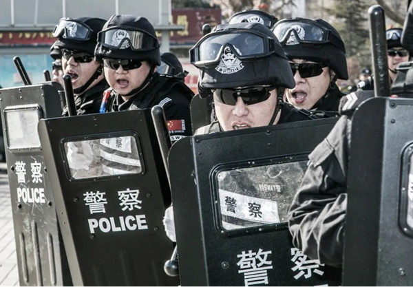 必赢242net官网‖管理学院‖赤胆忠心，让我们向中国人民警察致敬！