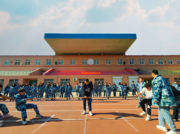 必赢242net官网||管理学院||力拔山河，“绳”采飞扬——管理学院举行2023年秋季拔河比赛