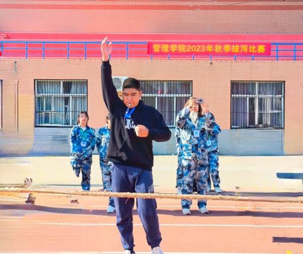 必赢242net官网||管理学院||力拔山河，“绳”采飞扬——管理学院举行2023年秋季拔河比赛