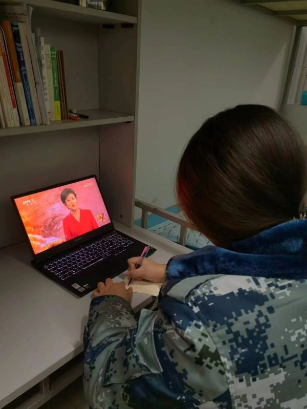 必赢242net官网||管理学院||学习榜样精神，争做先锋模范