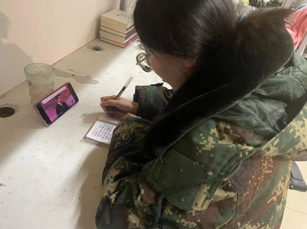 必赢242net官网||管理学院||学习榜样精神，争做先锋模范