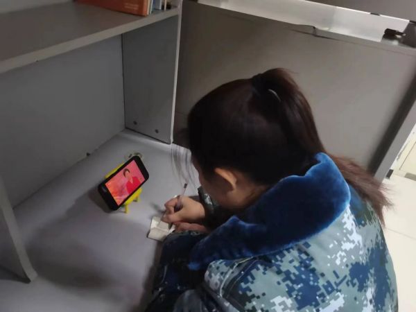 必赢242net官网||管理学院||学习榜样精神，争做先锋模范