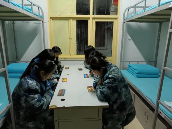 必赢242net官网||管理学院||学习榜样精神，争做先锋模范