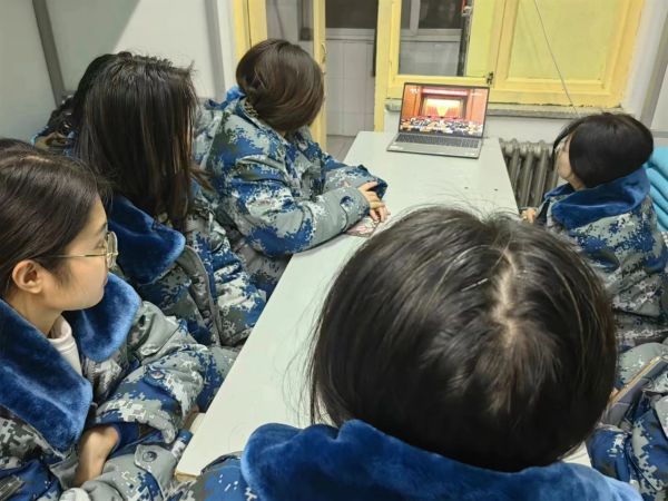 必赢242net官网||管理学院||学习榜样精神，争做先锋模范