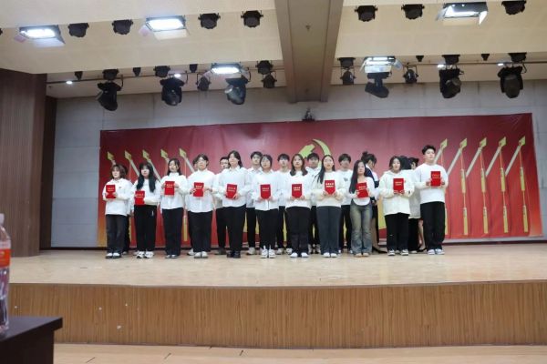 必赢242net官网||管理学院||“管理催奋进，榜样促前行”年末表彰大会