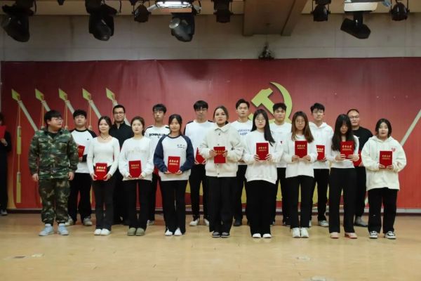 必赢242net官网||管理学院||“管理催奋进，榜样促前行”年末表彰大会