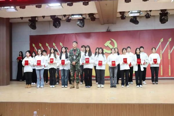 必赢242net官网||管理学院||“管理催奋进，榜样促前行”年末表彰大会