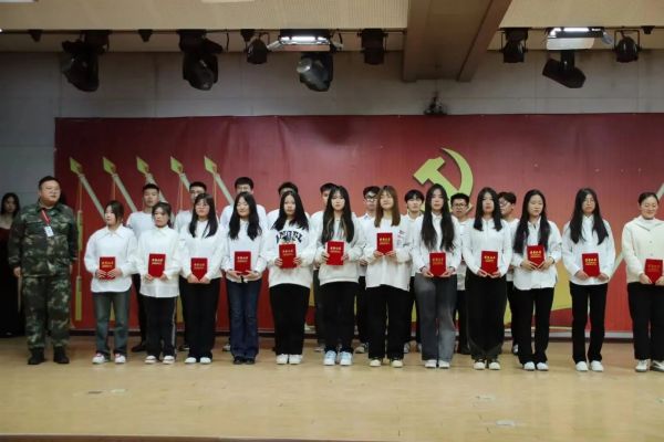 必赢242net官网||管理学院||“管理催奋进，榜样促前行”年末表彰大会