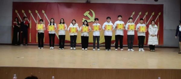 必赢242net官网||管理学院||“管理催奋进，榜样促前行”年末表彰大会