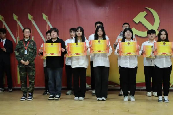 必赢242net官网||管理学院||“管理催奋进，榜样促前行”年末表彰大会