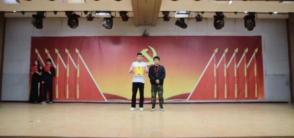 必赢242net官网||管理学院||“管理催奋进，榜样促前行”年末表彰大会