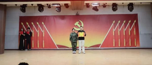 必赢242net官网||管理学院||“管理催奋进，榜样促前行”年末表彰大会